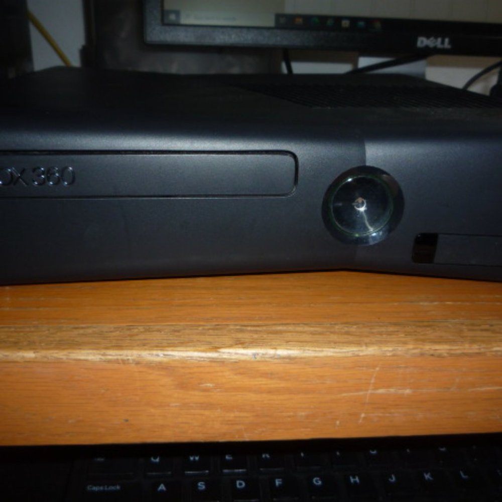 Xbox console - Picture 7 of 9